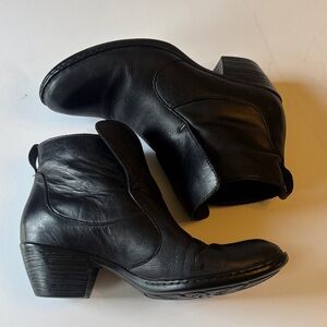 Born Black Leather Ankle Boots with Stacked Heel